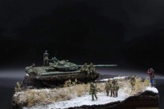 泥泞的履带--T-72坦克场景